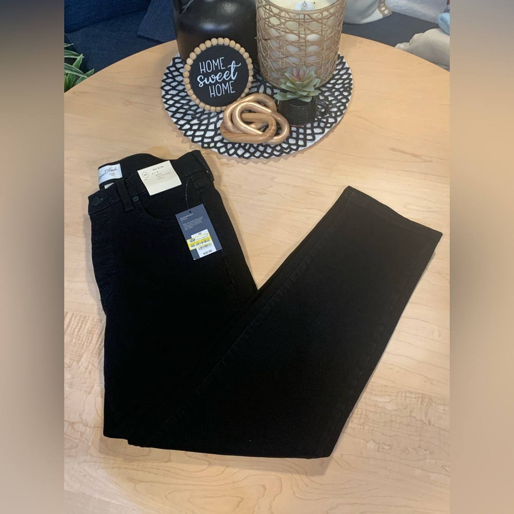 NWT Universal Thread mid-rise 80’s slim black jeans size 10